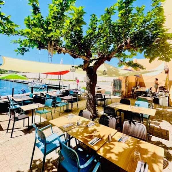 Le restaurant - Ou Sinon - Restaurant Frioul Marseille - Restaurant île du Frioul - Restaurant Marseille - Quoi faire au Frioul